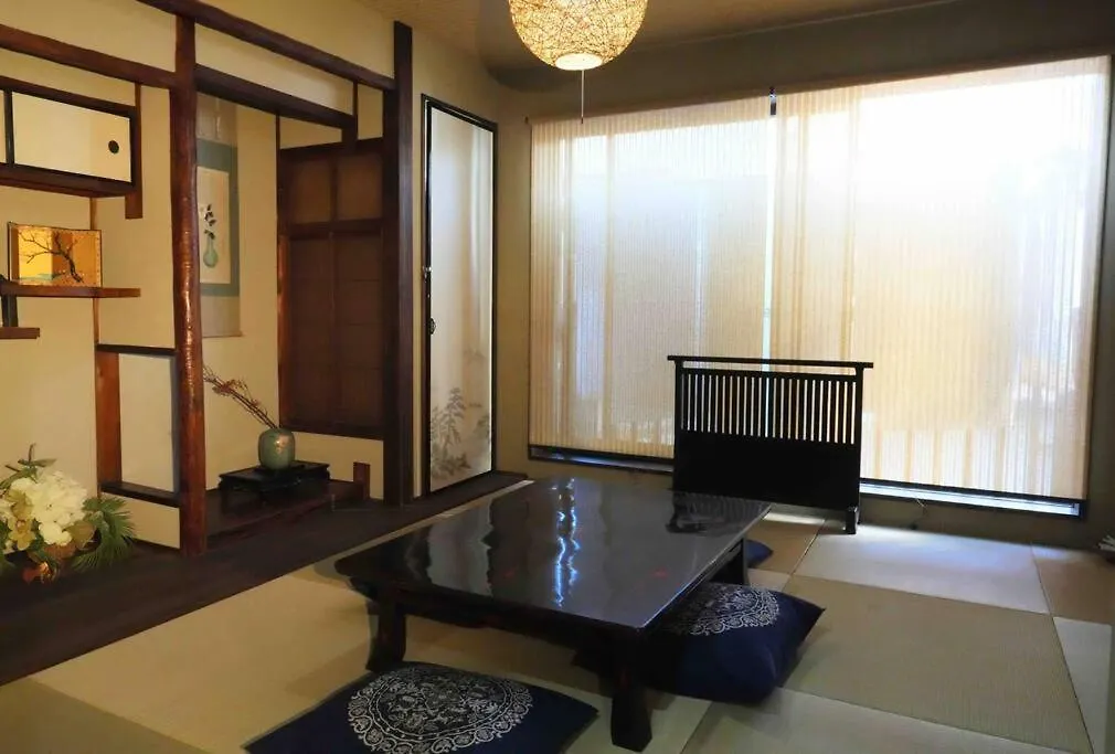 Villa 京都駅から300Ｍ　京庭が見える信楽焼風呂　最大9人　枯山水庭園 Japan