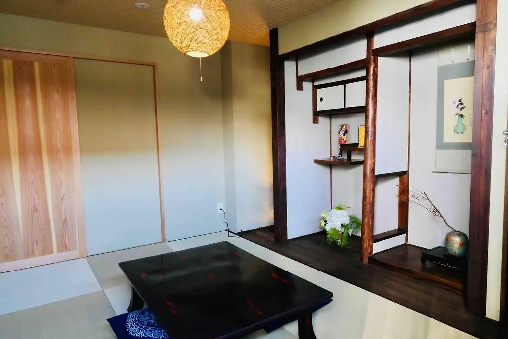 Villa 京都駅から300Ｍ　京庭が見える信楽焼風呂　最大9人　枯山水庭園